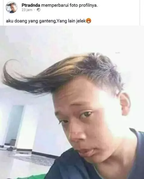 aksi lucu pamer rambut © Instagram