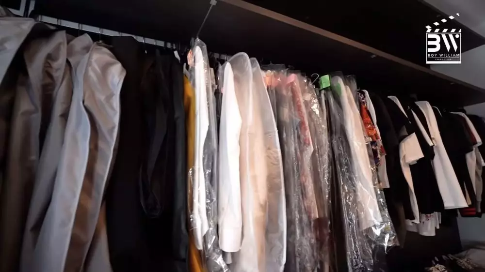 walk in closet Indra © YouTube