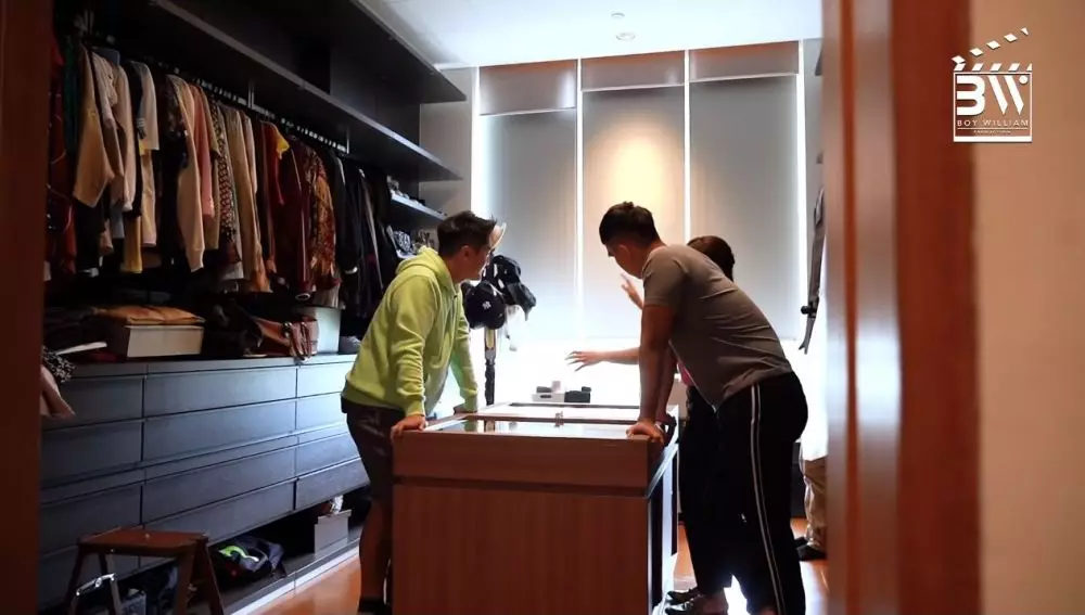 walk in closet Indra © YouTube