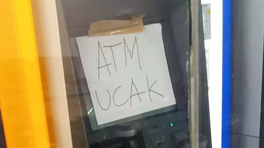 tulisan atm rusak lucu © Berbagai Sumber