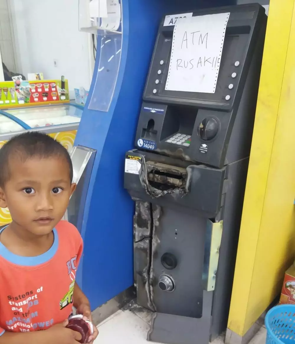 tulisan atm rusak lucu © Berbagai Sumber