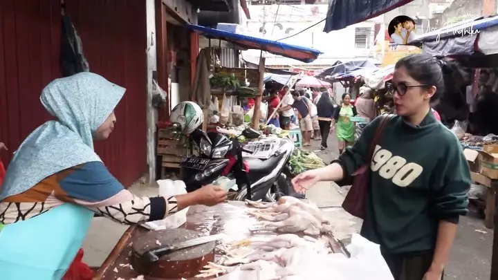 10 potret ussy belanja © 2020 brilio.net