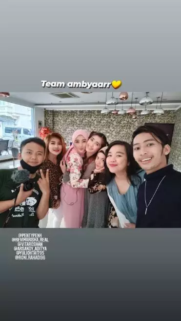 Penty dan Revi Mariska © Instagram Penty dan Revi Mariska © Instagram