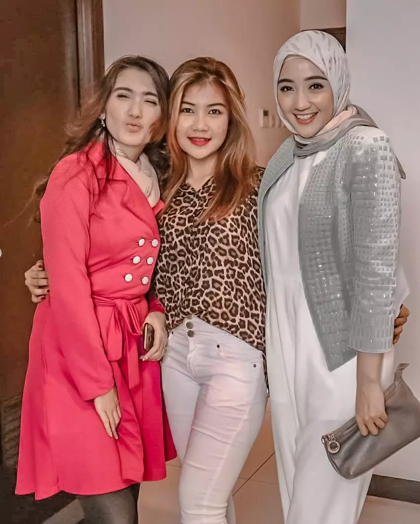 Penty dan Revi Mariska © Instagram Penty dan Revi Mariska © Instagram