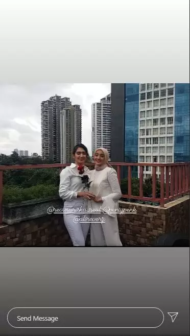 Penty dan Revi Mariska © Instagram Penty dan Revi Mariska © Instagram