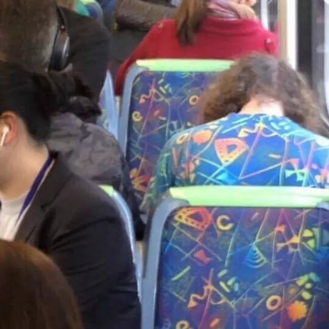 kembaran baju dengan kursi © Berbagai Sumber