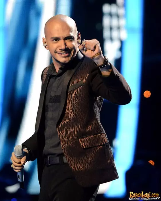 pesona seleb dengan rambut botak © Instagram