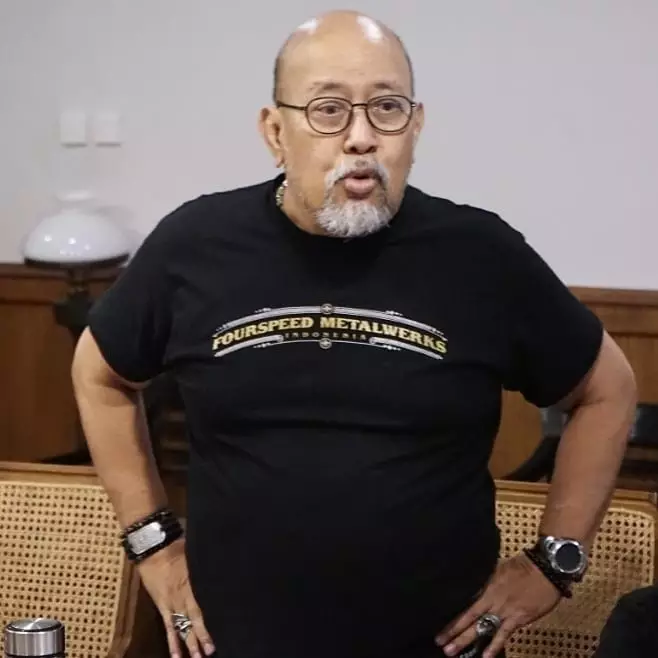 pesona seleb dengan rambut botak © Instagram