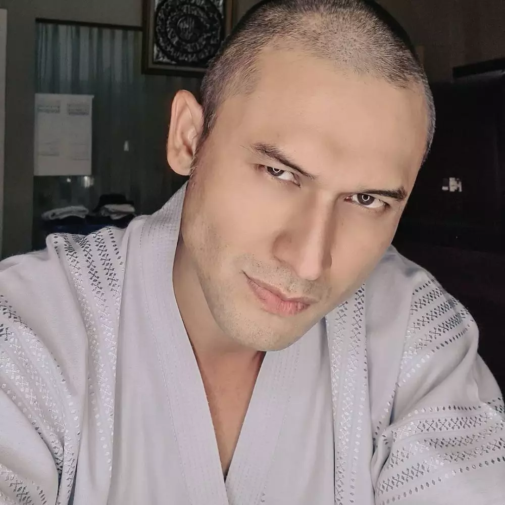 pesona seleb dengan rambut botak © Instagram