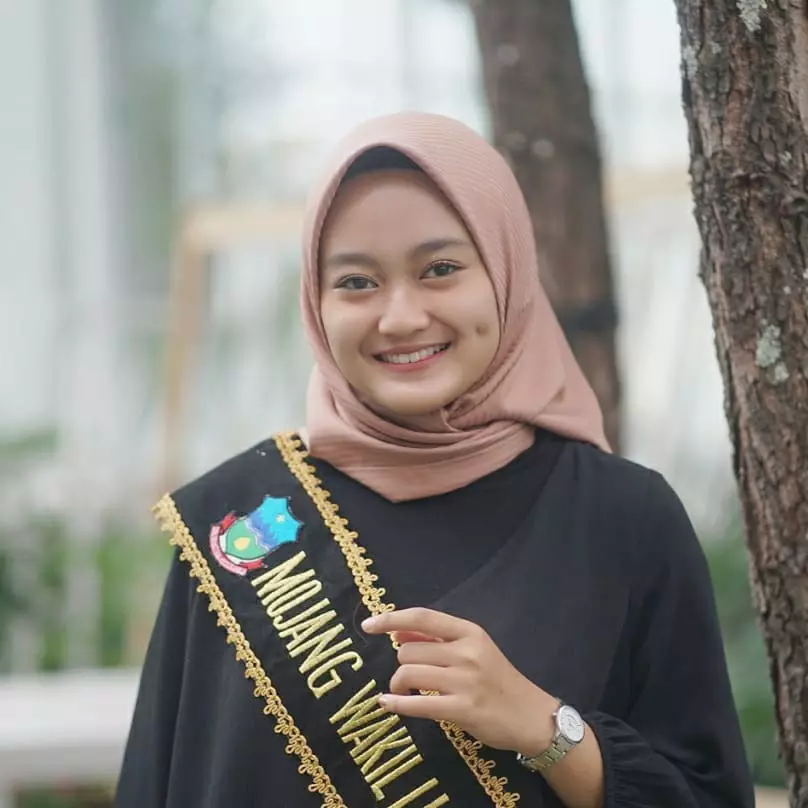 reyna mirip dinda hauw © Instagram