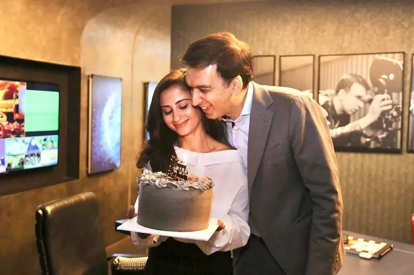 Manoj Punjabi dan istri  Instagram