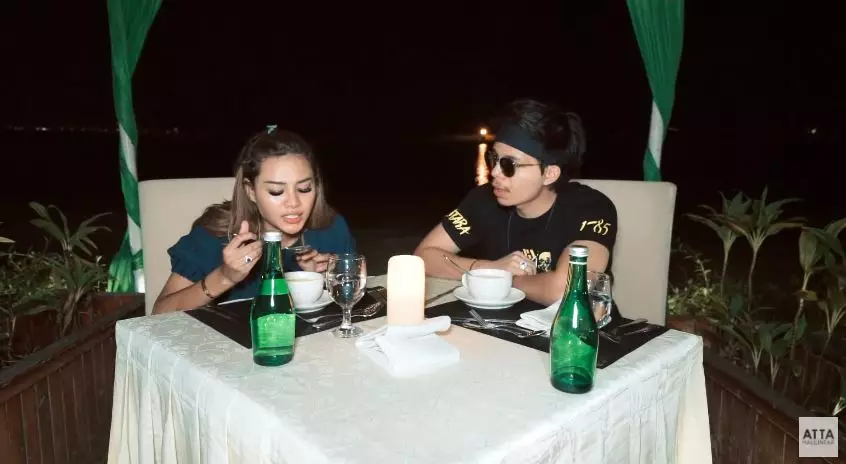 momen atta beri kejutan ke aurel © YouTube momen atta beri kejutan ke aurel © YouTube