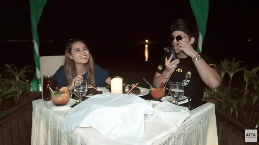 momen atta beri kejutan ke aurel © YouTube momen atta beri kejutan ke aurel © YouTube