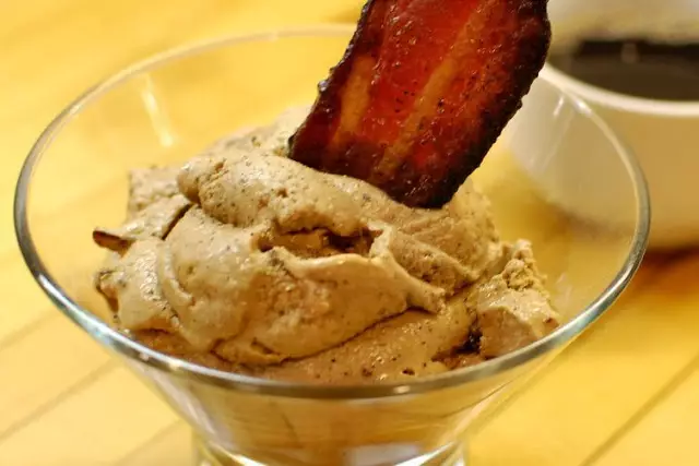 Es absurd yang nggak bikin selera Berbagai sumber