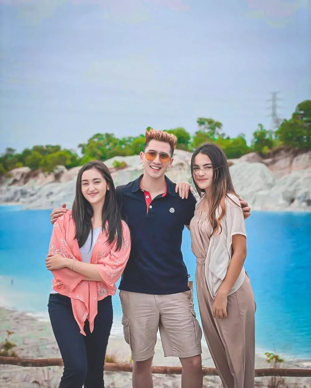 Verell Bramasta dan Ranty Maria di Pulau Bangka © 2020 brilio.net Verell Bramasta dan Ranty Maria di Pulau Bangka © 2020 brilio.net