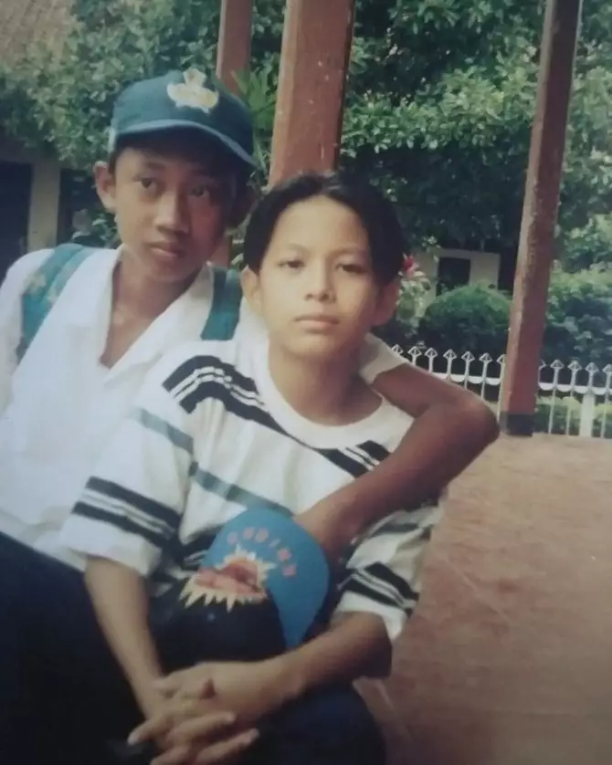 Potret lawas penyanyi pop saat sekolah © 2020 brilio.net Potret lawas penyanyi pop saat sekolah © 2020 brilio.net