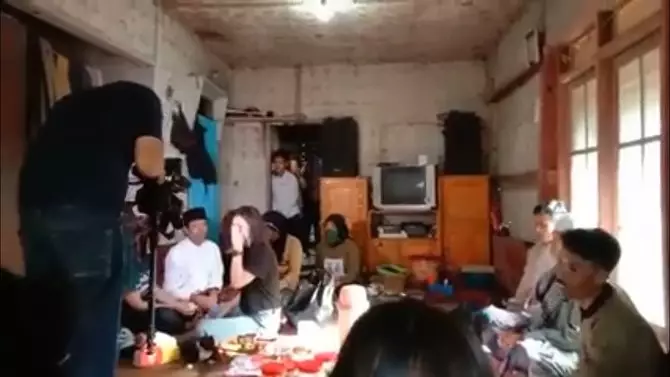 Meli Lida pulang kampung © YouTube