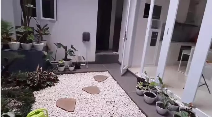 potret rumah Abdel  Achrian © 2020 brilio.net potret rumah Abdel  Achrian © 2020 brilio.net