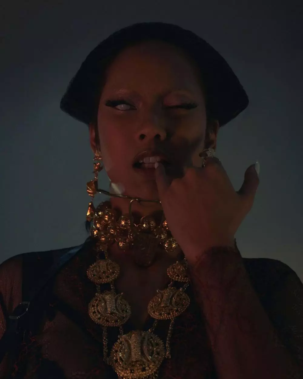 Potret Tara Basro kenakan kebaya Instagram