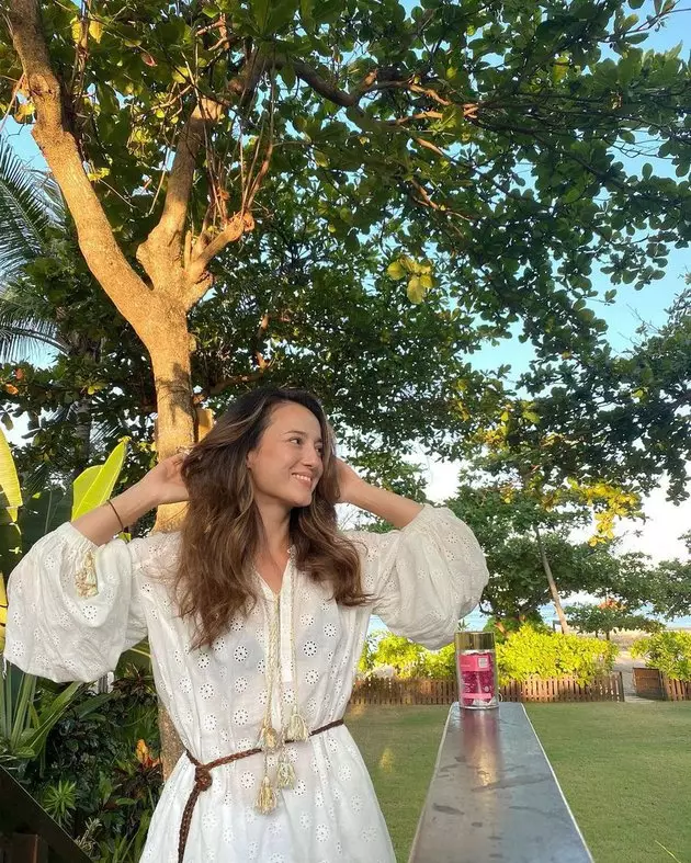 Momen liburan Cathy Sharon dan Julie Estelle  © Instagram