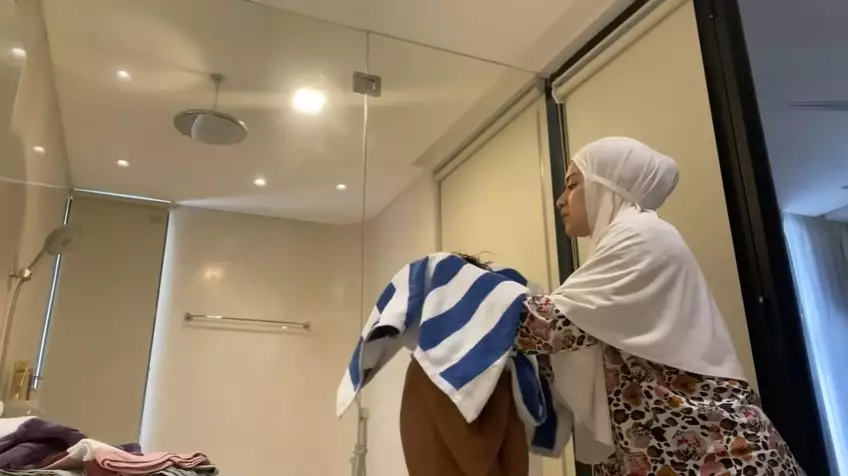 Momen Nathalie Holscher momong anak © YouTube Momen Nathalie Holscher momong anak © YouTube