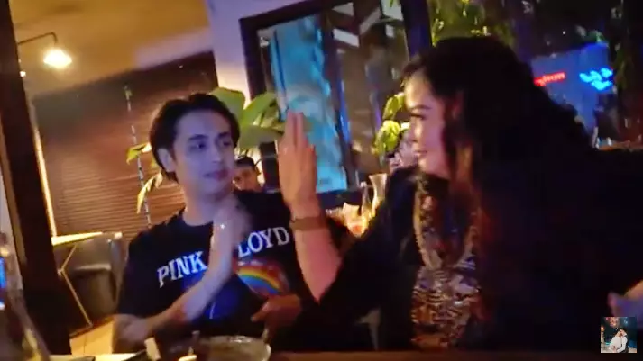 Jennifer Jill dan Muzdalifah party bareng YouTube Jennifer Jill dan Muzdalifah party bareng YouTube