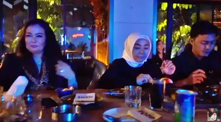Jennifer Jill dan Muzdalifah party bareng YouTube Jennifer Jill dan Muzdalifah party bareng YouTube