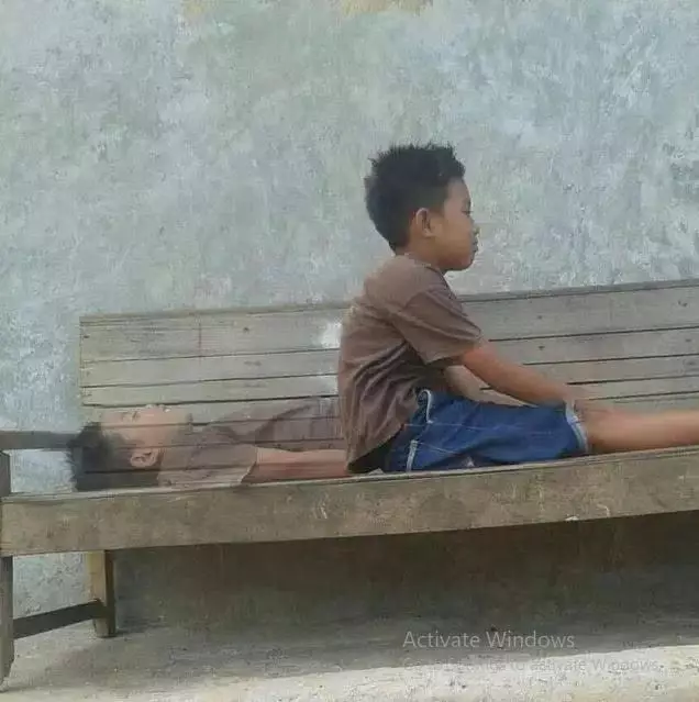 foto editan roh keluar   © Berbagai Sumber