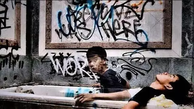 foto editan roh keluar   © Berbagai Sumber