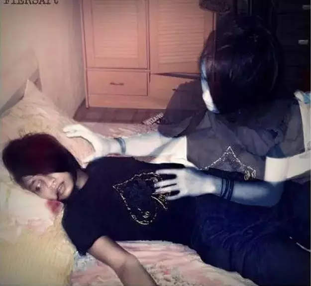 foto editan roh keluar   © Berbagai Sumber