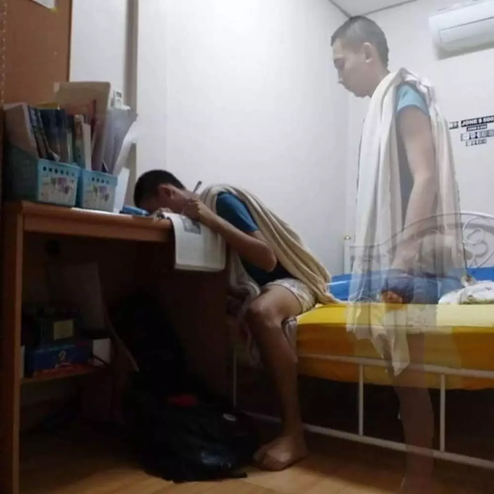 foto editan roh keluar   © Berbagai Sumber