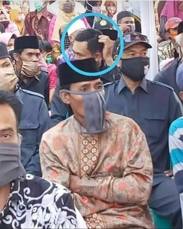 potret lucu beda sendiri  © Instagram