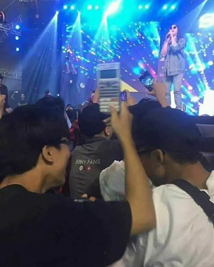 potret lucu beda sendiri  © Instagram