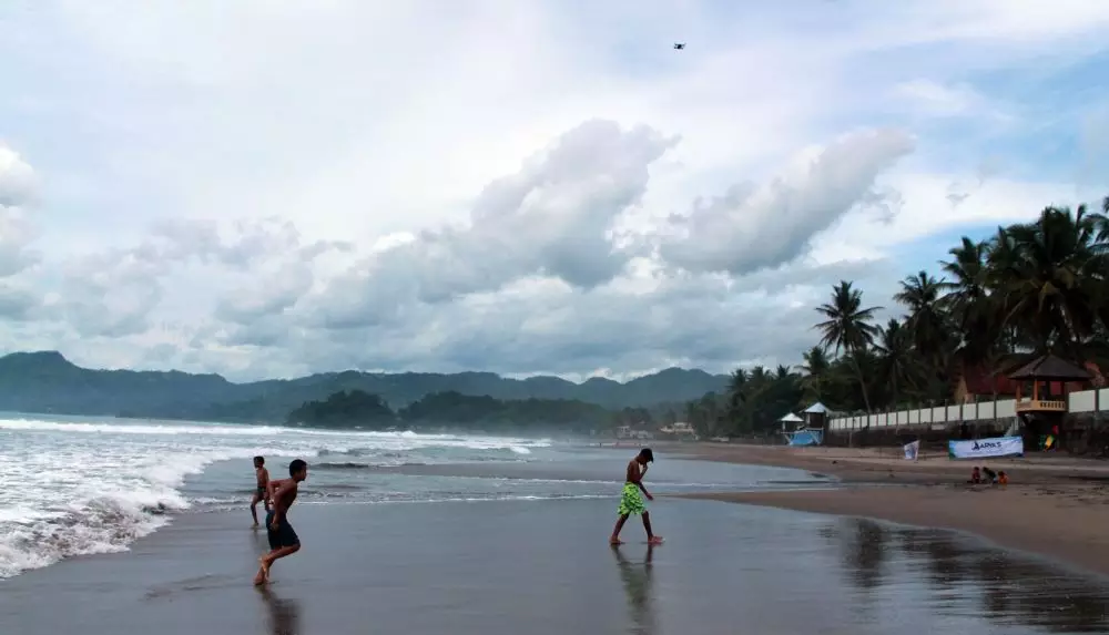 7 Fakta Pantai Cimaja © 2020 brilio.net