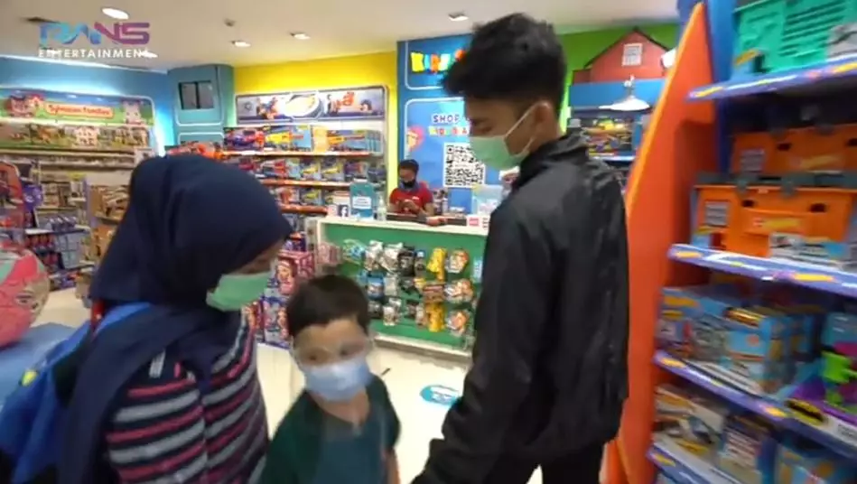 Dimas Ahmad ingin belikan mainan Rafathar © 2020 brilio.net YouTube