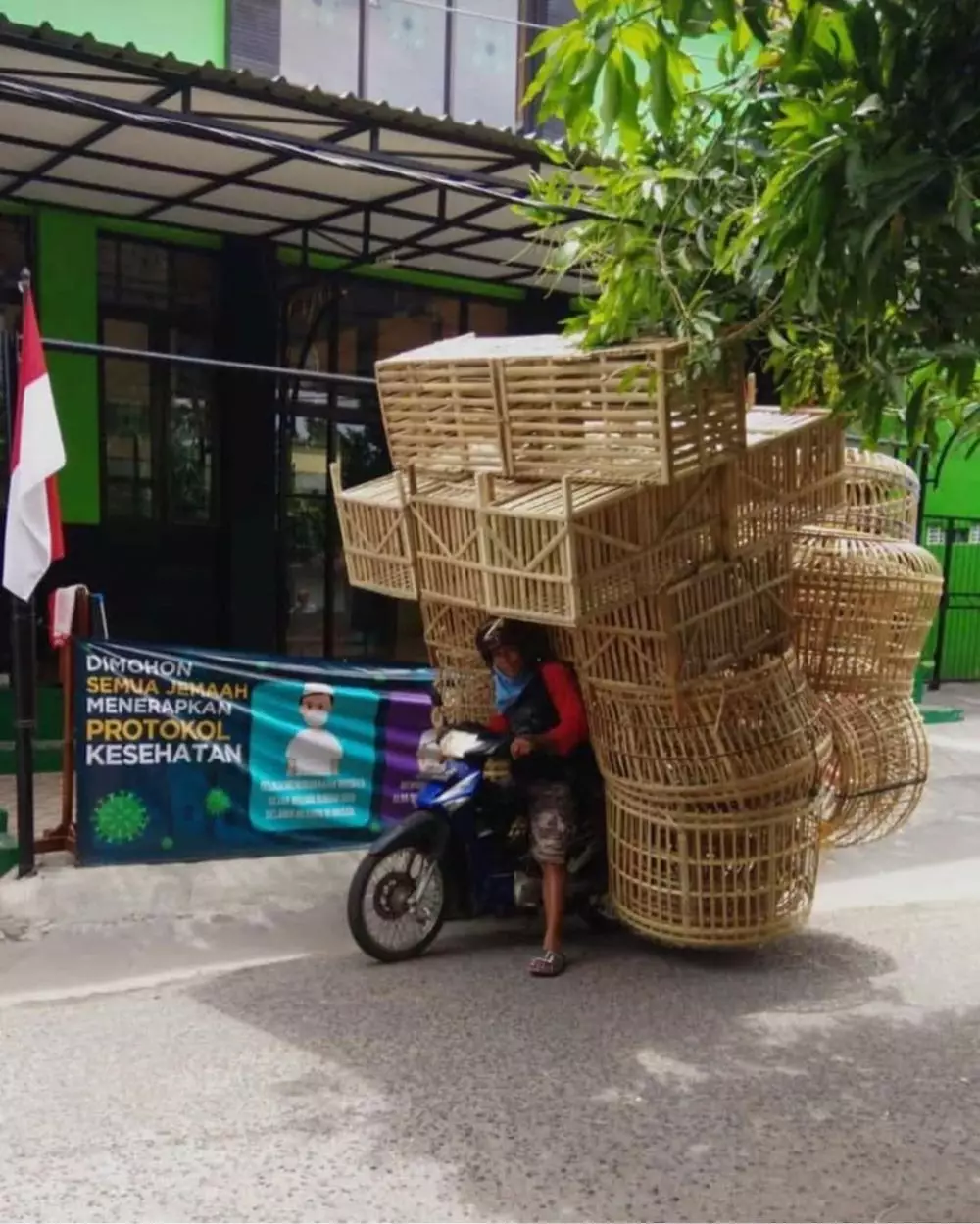 Aksi greget pengendara motor berbagai sumber Aksi greget pengendara motor berbagai sumber