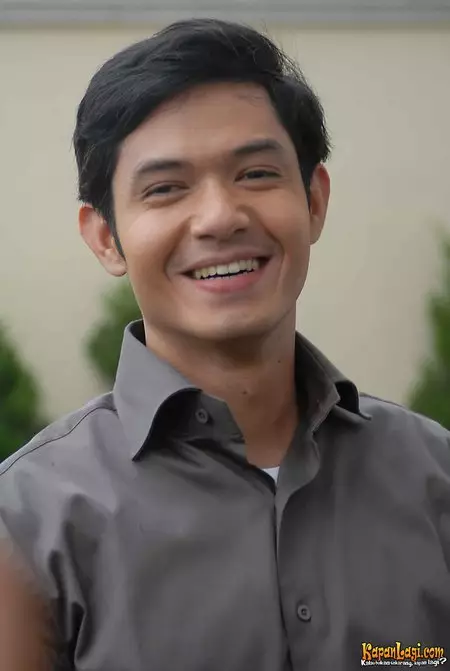 Potret Dude Harlino di awal karier © Istimewa