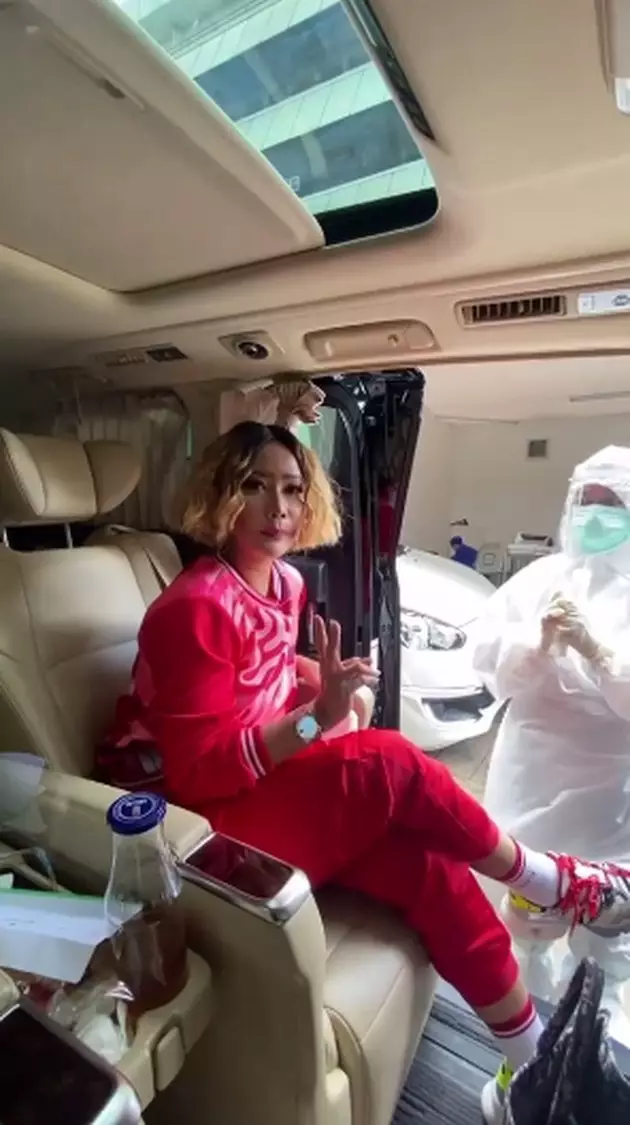 10 Momen Inul Daratista tes swab © Instagram