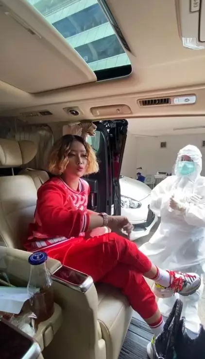 10 Momen Inul Daratista tes swab © Instagram