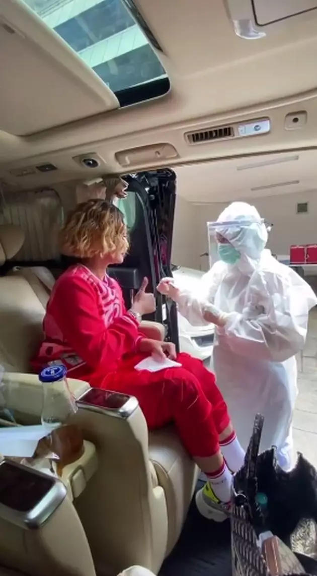 10 Momen Inul Daratista tes swab © Instagram