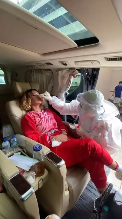 10 Momen Inul Daratista tes swab © Instagram