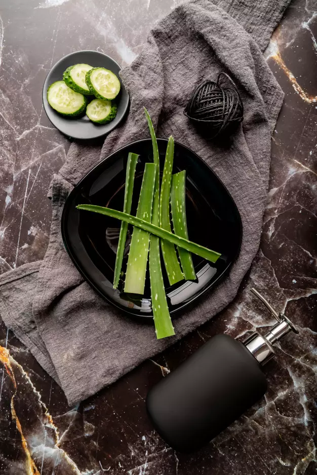 Cara membuat masker lidah buaya dengan timun di rumah freepik.com