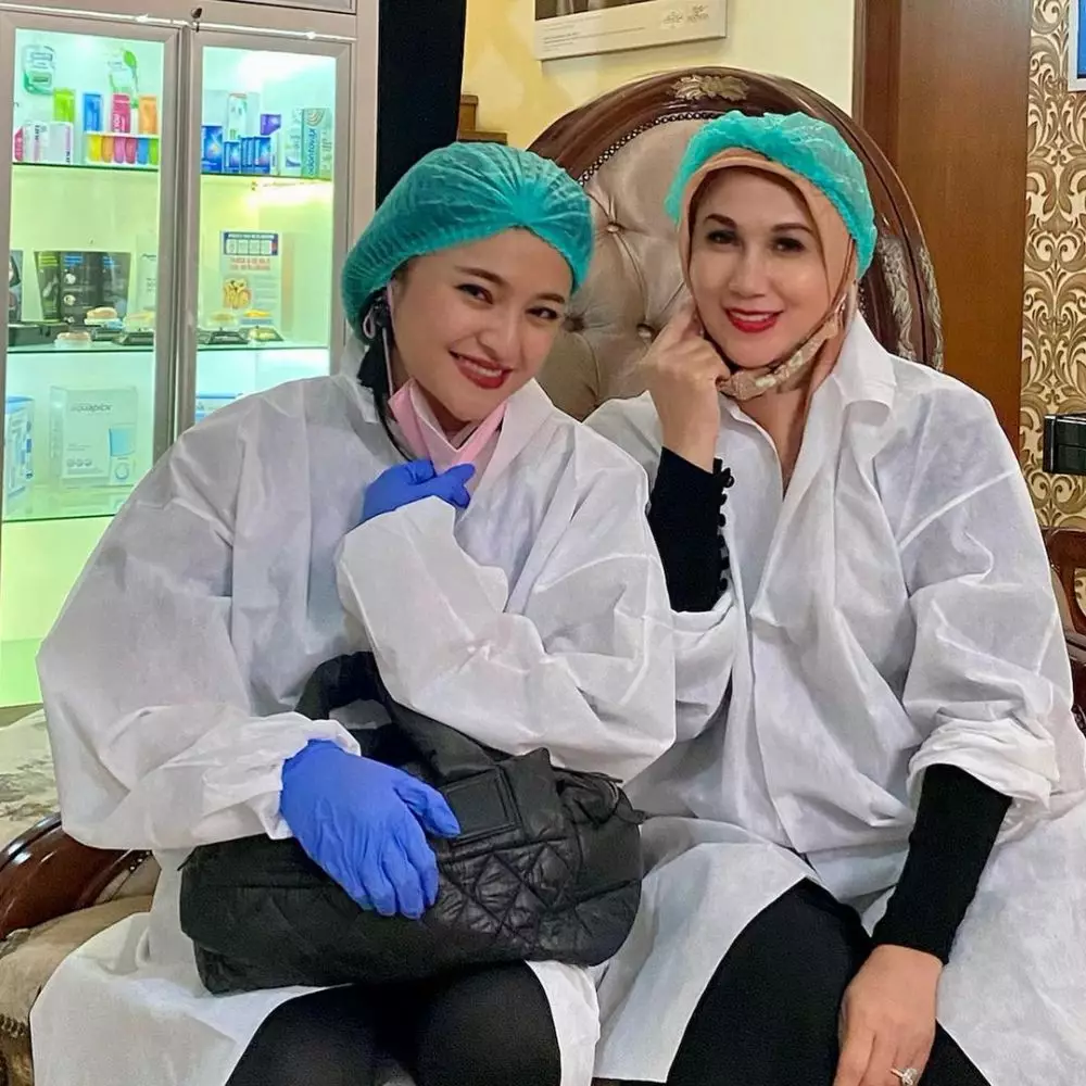 Reuni Marshanda dan Marini Zumarnis © Instagram Reuni Marshanda dan Marini Zumarnis © Instagram