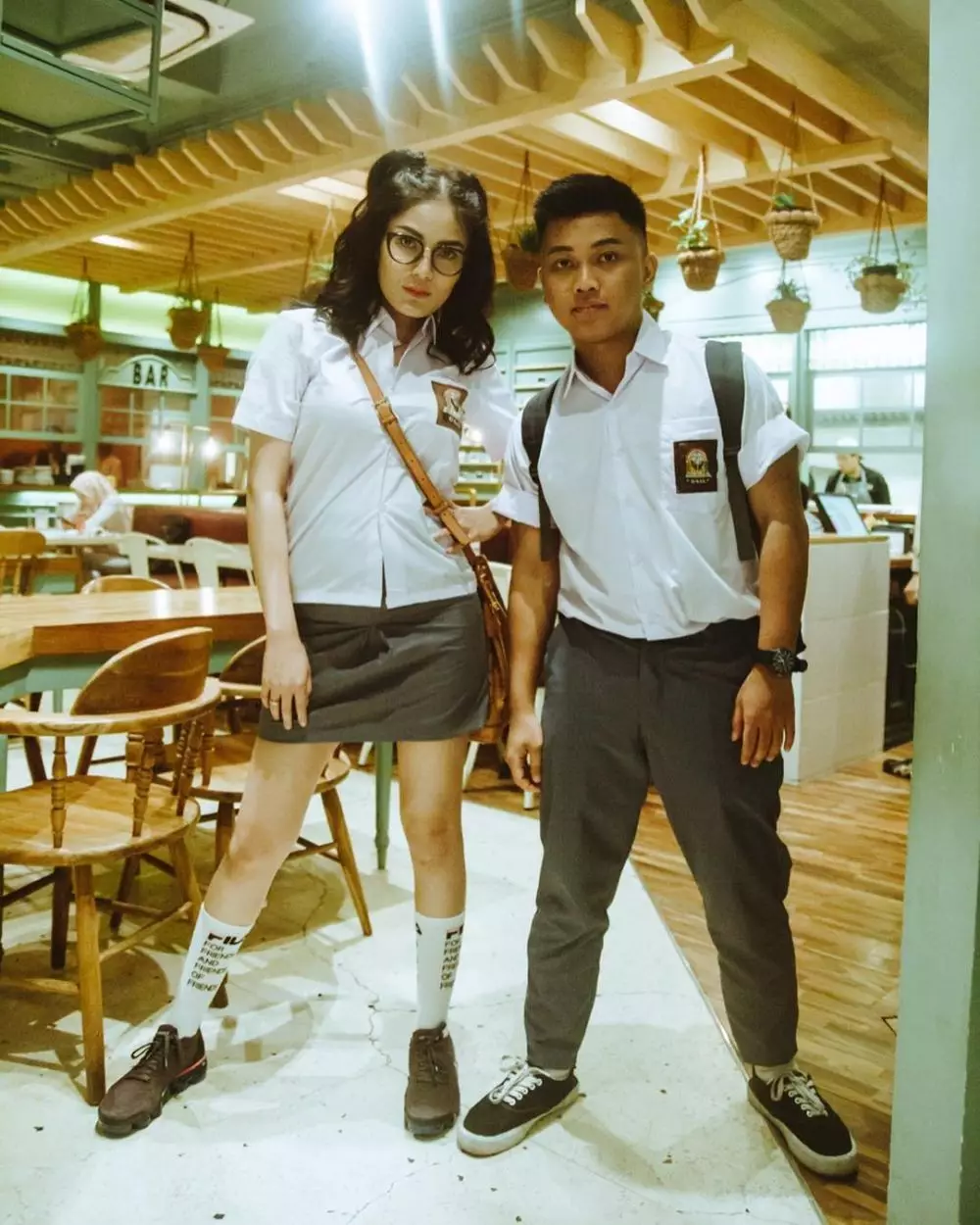 Seleb jadi ibu berseragam SMA © Instagram