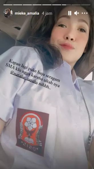 Seleb jadi ibu berseragam SMA © Instagram