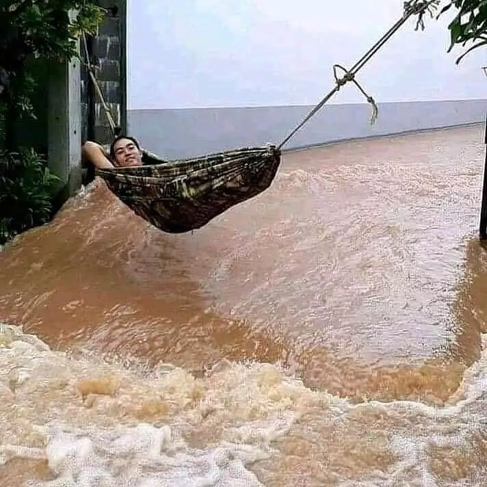 aksi kreatif hadapi banjir © Berbagai Sumber aksi kreatif hadapi banjir © Berbagai Sumber