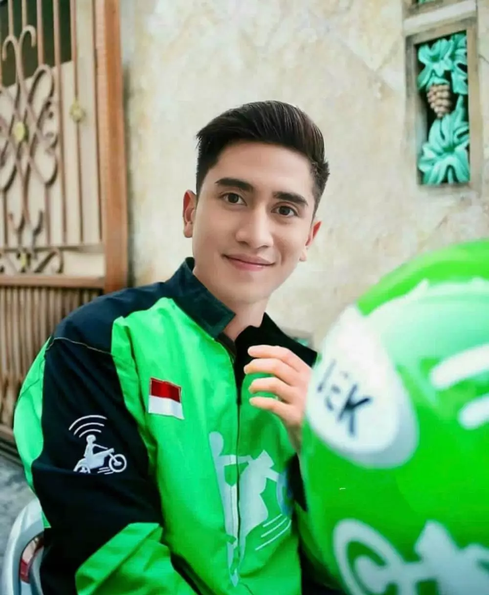 Verrel Bramasta berbagai kostum © 2020 Instagram