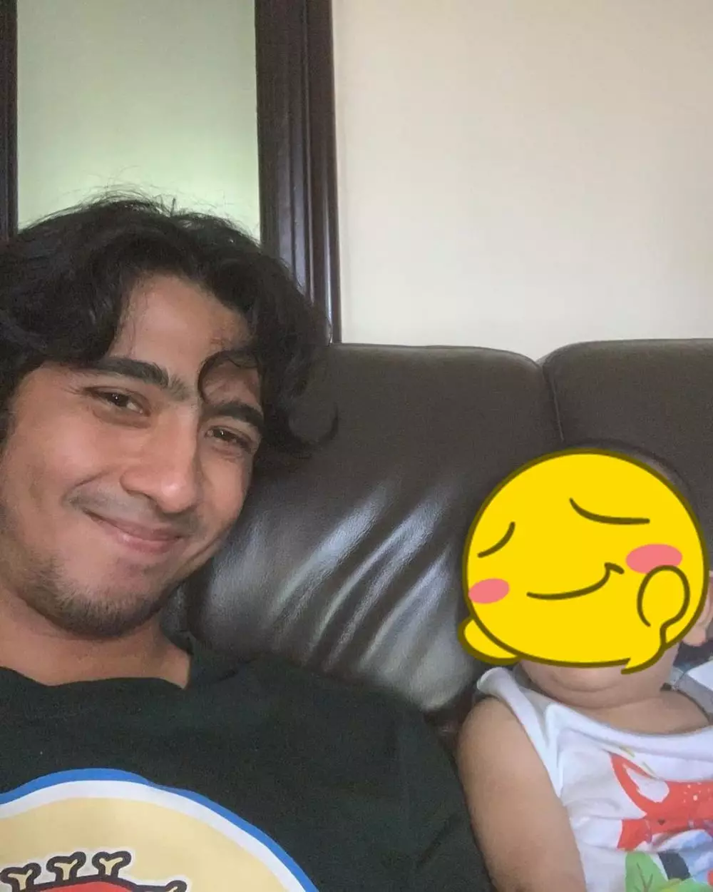 Arya Saloka momong anak © Instagram Arya Saloka momong anak © Instagram