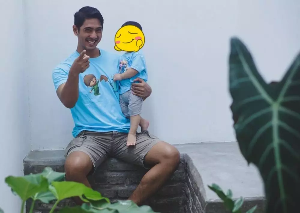 Arya Saloka momong anak © Instagram Arya Saloka momong anak © Instagram