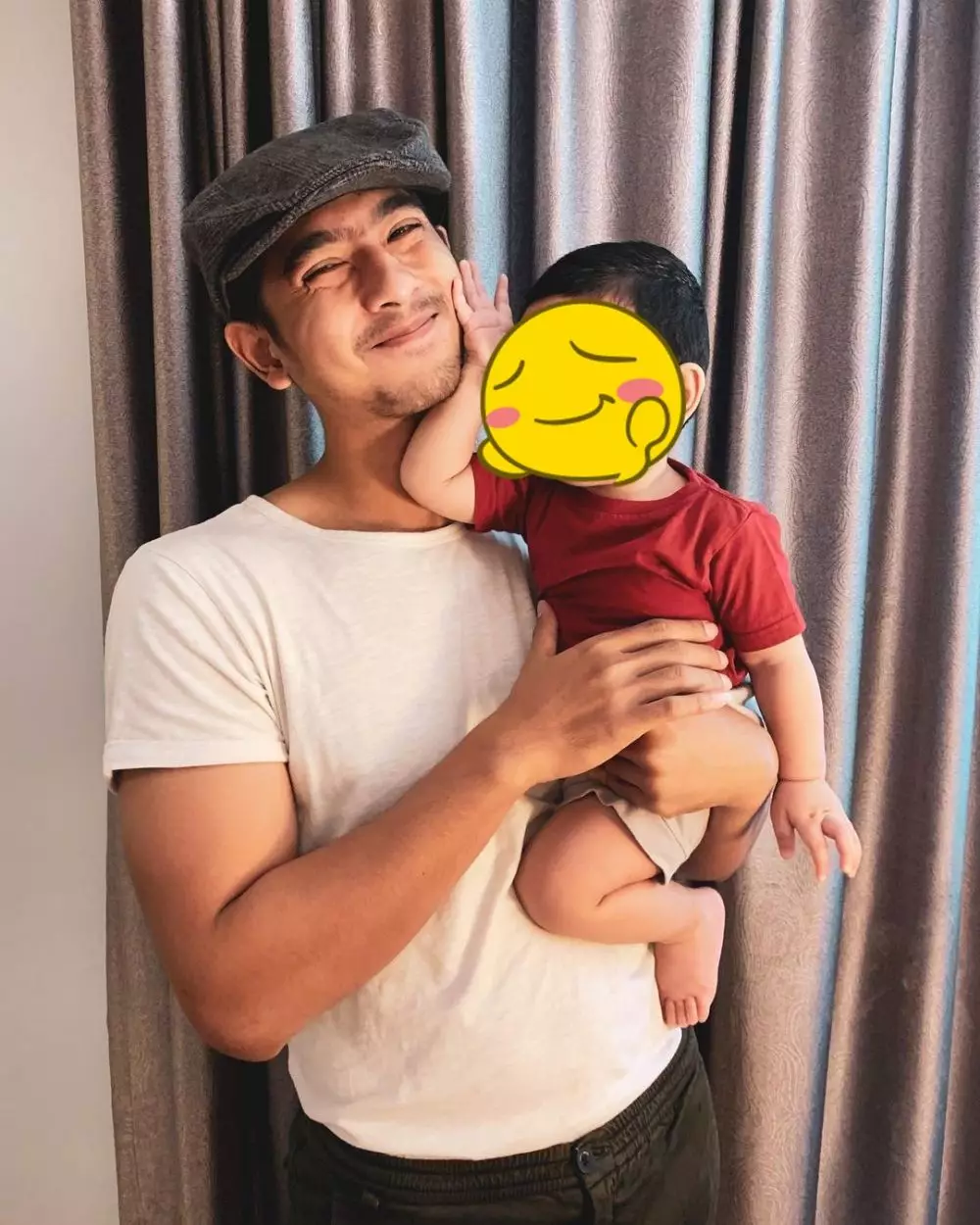 Arya Saloka momong anak © Instagram Arya Saloka momong anak © Instagram